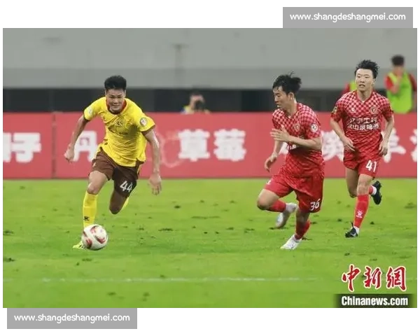 铁西夜燃冲超梦!杨旭陈星领唱,辽宁铁人 3-0 登顶中甲